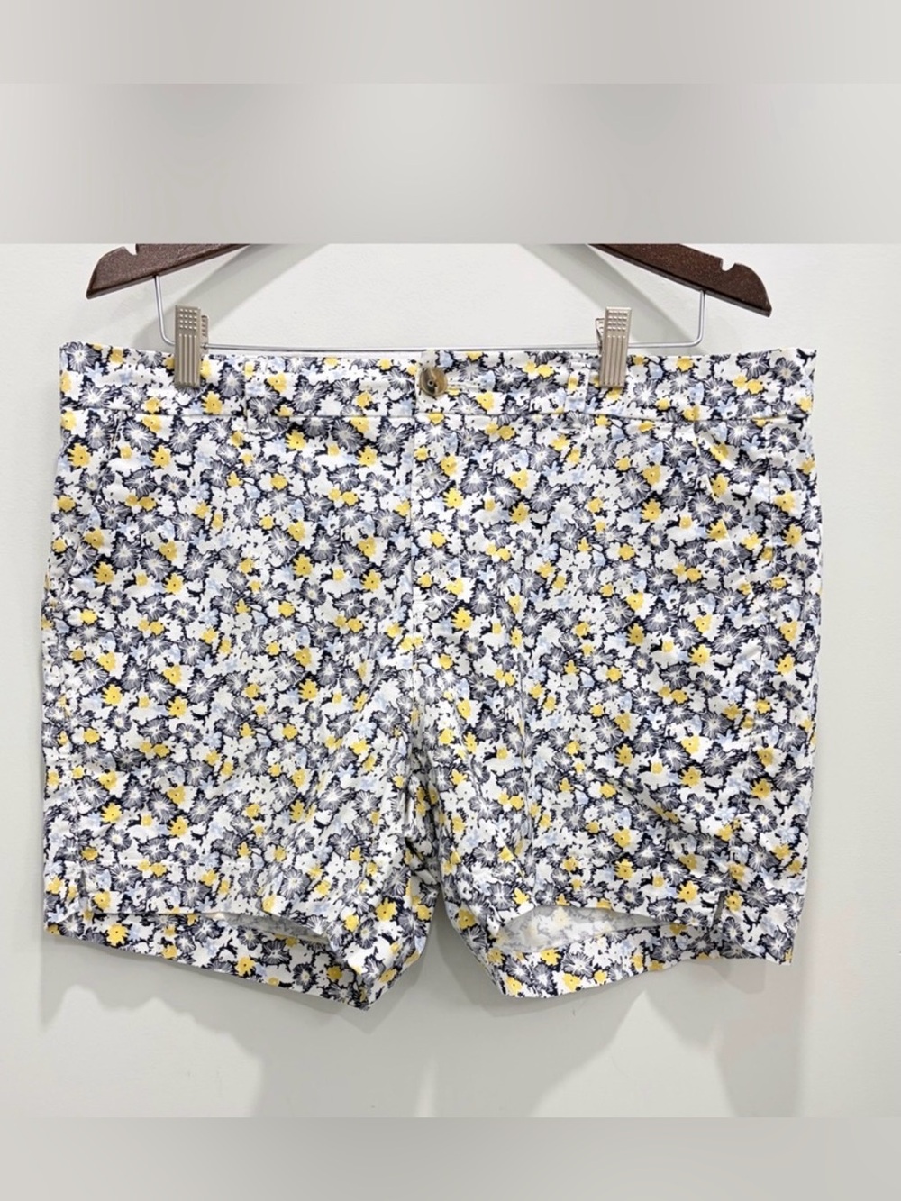 Old Navy Everyday Floral Mid-Rise Shorts Size 14